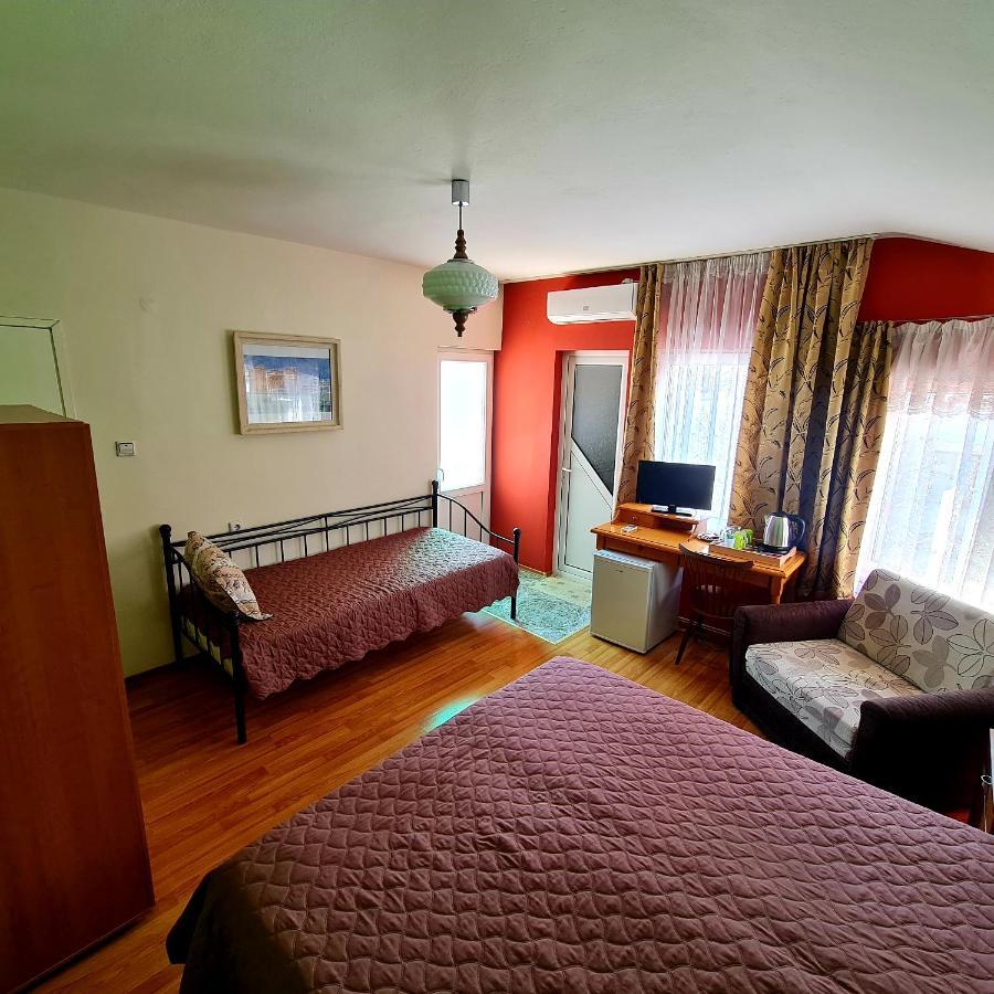 Fema Guest House Balchik Exterior photo