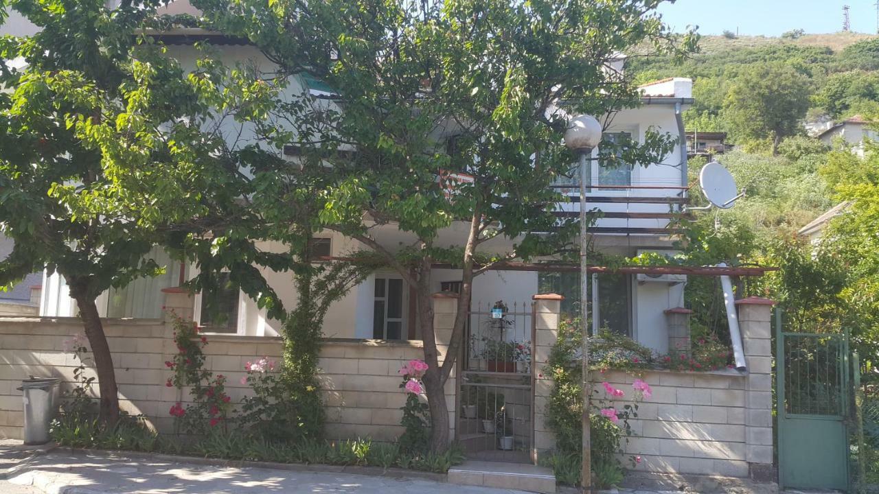 Fema Guest House Balchik Exterior photo
